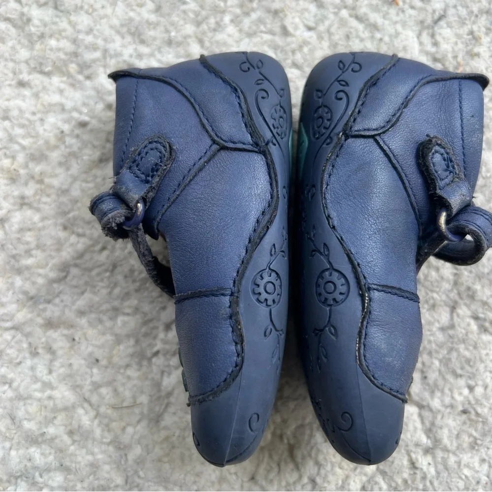 Clark Periwinkle Suede Flower Enhanced Rubber Toe Velcro Closure Boot Mary Janes